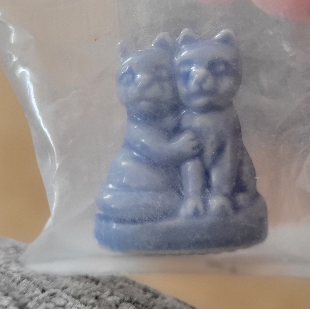 Wade Whimsies Hugging Kittens Made in England
